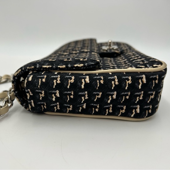 (SOLD) Chanel Black Vintage Small Printed CC Flap Bag - Picture 4 of 16